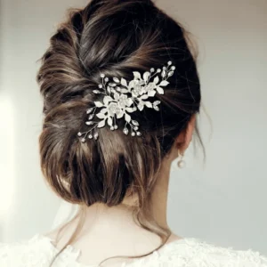 ATHENA BRIDAL | Sara -kukkakoristeinen hiuskoru klipsillä (hopea)