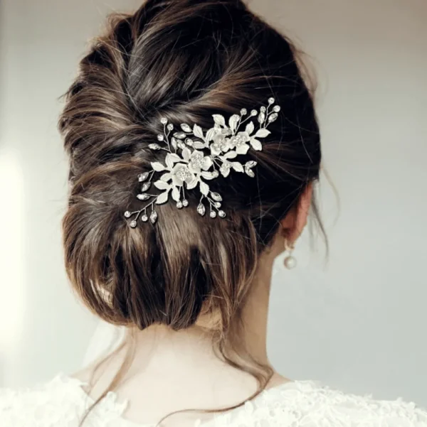 ATHENA BRIDAL | Sara -kukkakoristeinen hiuskoru klipsillä (ruusukulta)