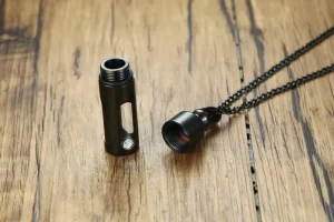 Avattava kirurginteräskaulakoru, Black Sweater Necklace