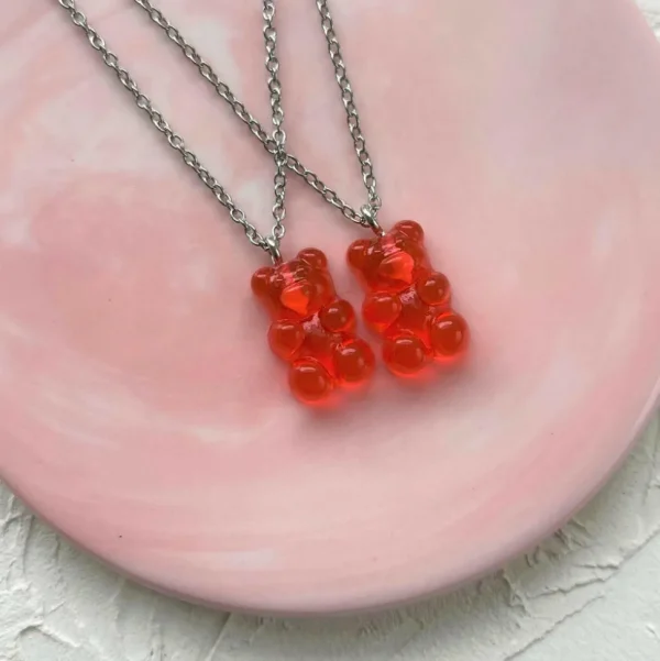 Best Friends-koru, Red Gummy Bear -punainen nallekarkki