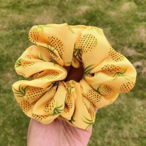 Donitsi/Scrunchie | SUGAR SUGAR, Pineapple Scrunchie in Yellow