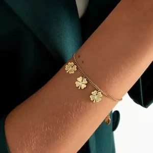 FRENCH RIVIERA | Clover Charm -kirurginteräsrannekoru (hopea)