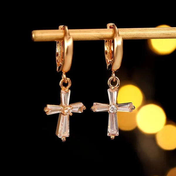 FRENCH RIVIERA | Glitter Cross -kullanväriset ristikorvakorut