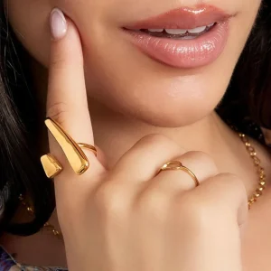 FRENCH RIVIERA | Ida Ring in Gold -kivetön sormus kirurginterästä