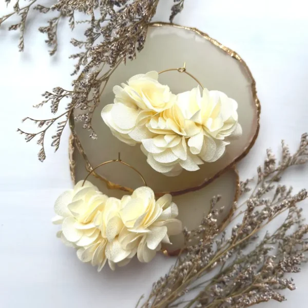 FRENCH RIVIERA | Jasmine -kukkakorvakorut (kerma)