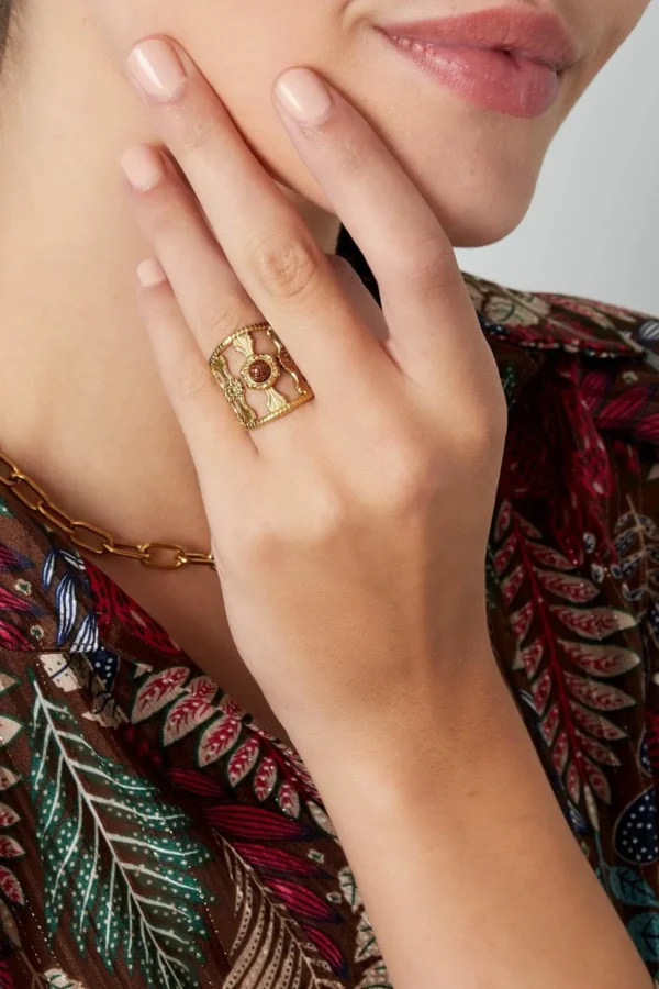 FRENCH RIVIERA | Mily Ring in Gold -kivellinen sormus kirurginterästä