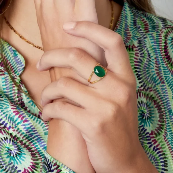 FRENCH RIVIERA | Sina Ring in Green -kivellinen sormus kirurginterästä
