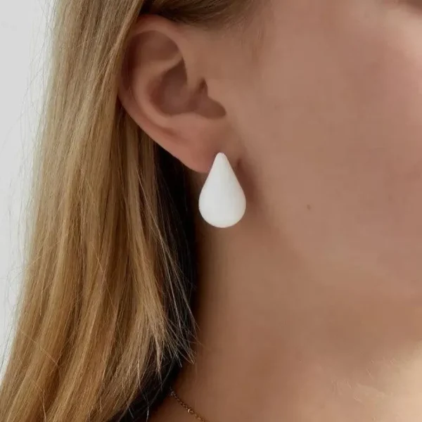 French Riviera | White Teardrop -pisaranmuotoiset kirurginteräsnapit
