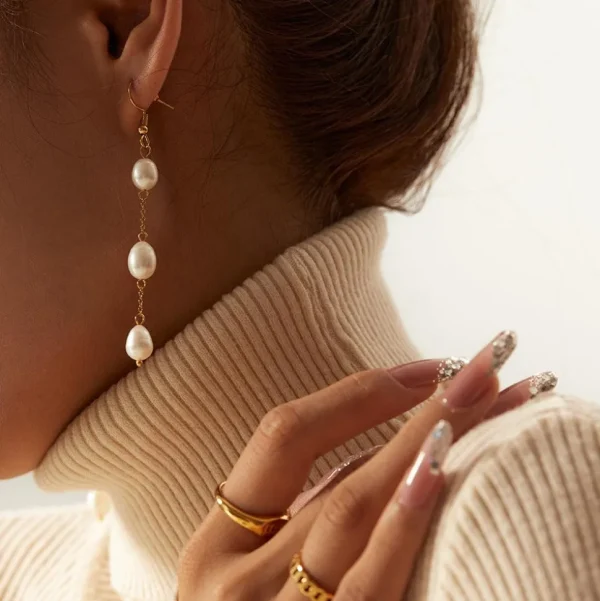 FRENCH RIVIERA | Adrianna Earrings -korvakorut helmellä