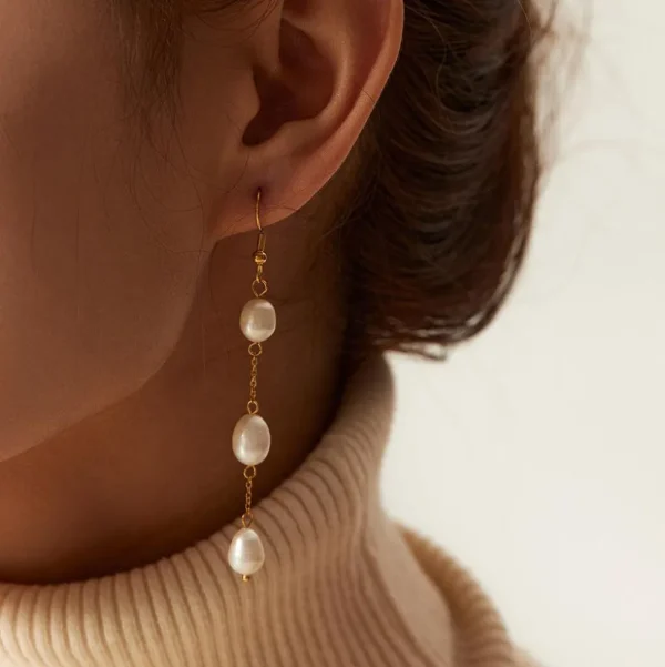 FRENCH RIVIERA | Adrianna Earrings -korvakorut helmellä