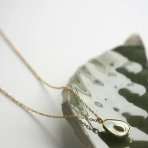 FRENCH RIVIERA | Avocado Necklace -kullanvärinen kirurginteräskaulakoru