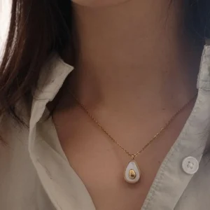 FRENCH RIVIERA | Avocado Necklace -kullanvärinen kirurginteräskaulakoru
