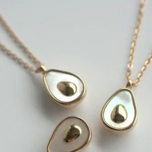 FRENCH RIVIERA | Avocado Necklace -kullanvärinen kirurginteräskaulakoru