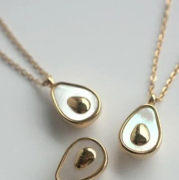 FRENCH RIVIERA | Avocado Necklace -kullanvärinen kirurginteräskaulakoru