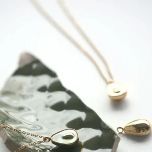 FRENCH RIVIERA | Avocado Necklace -kullanvärinen kirurginteräskaulakoru