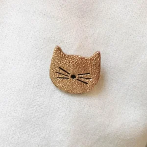 FRENCH RIVIERA | Cat -kierrätysnahkainen kissa rintaneula (kulta)