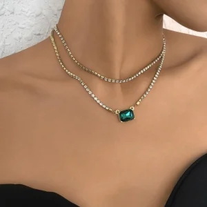FRENCH RIVIERA | Emerald Necklace in Gold -strassikoru vihreällä kivellä