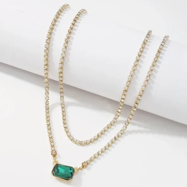 FRENCH RIVIERA | Emerald Necklace in Gold -strassikoru vihreällä kivellä