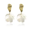 FRENCH RIVIERA | Emmaline Earrings -valkoiset terälehtikorvakorut