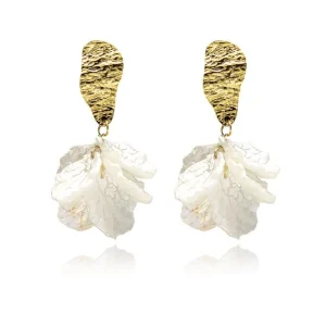FRENCH RIVIERA | Emmaline Earrings -valkoiset terälehtikorvakorut