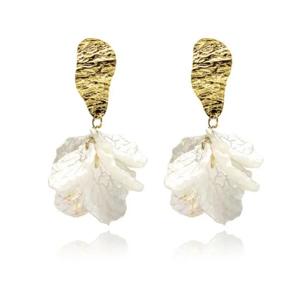 FRENCH RIVIERA | Emmaline Earrings -valkoiset terälehtikorvakorut