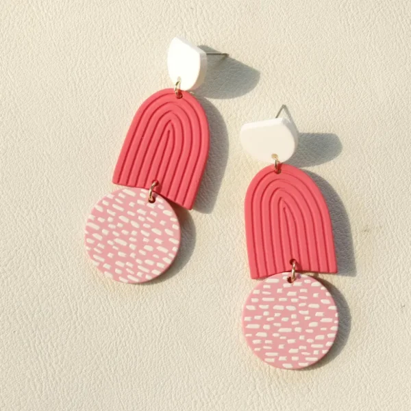 FRENCH RIVIERA | Lilly -vaaleanpunaiset graafiset korvakorut
