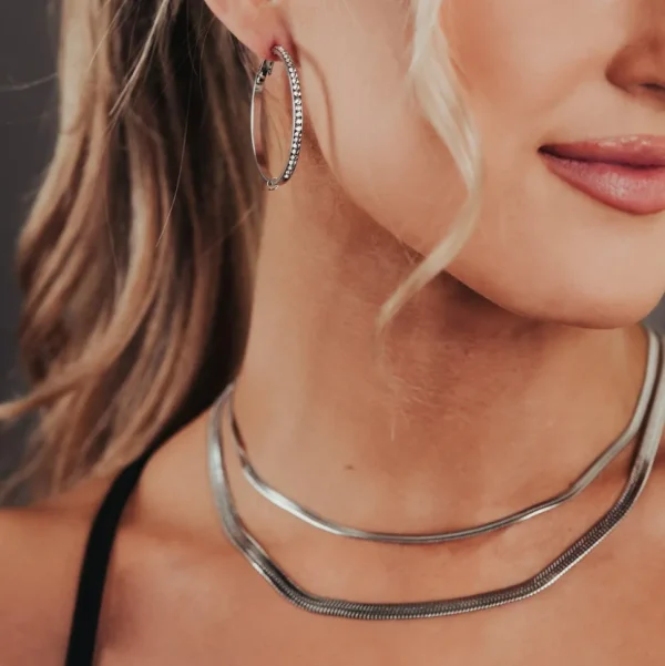 FRENCH RIVIERA | Lyra Earrings -kirkkaat renkaat (kaksi väriä)