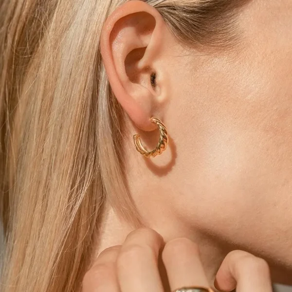 FRENCH RIVIERA | Natalie Hoops -kirurginteräksiset kierre renkaat