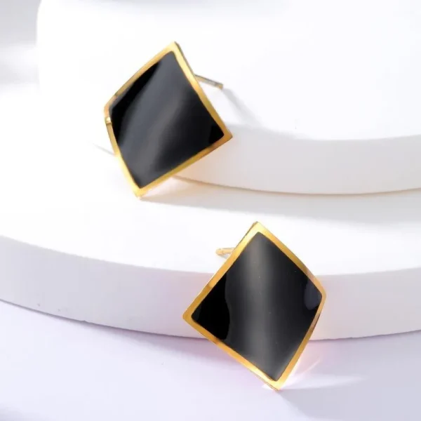 FRENCH RIVIERA | New York Earrings -mustat kirurginteräsnapit