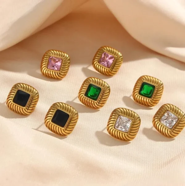 FRENCH RIVIERA | Norah Earrings -vaaleanpunaiset kirurginteräsnapit