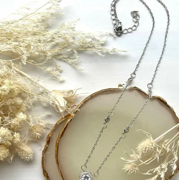 FRENCH RIVIERA | Rochelle Necklace -hopeanvärinen kimaltava kaulakoru