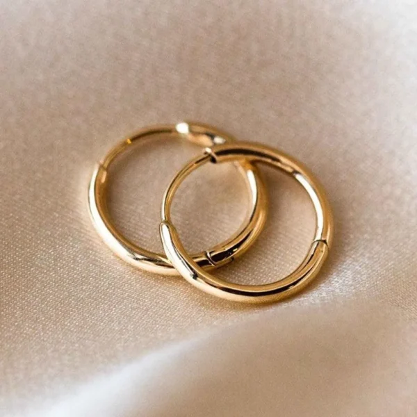 FRENCH RIVIERA | Simple Fay Hoops -teräksiset renkaat (kulta)