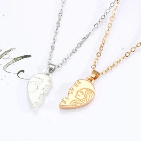 Gold Love Couple Necklace -rakkauskoru