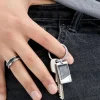 Jake Keychain -teräksinen avaimenperä laattakoristeella