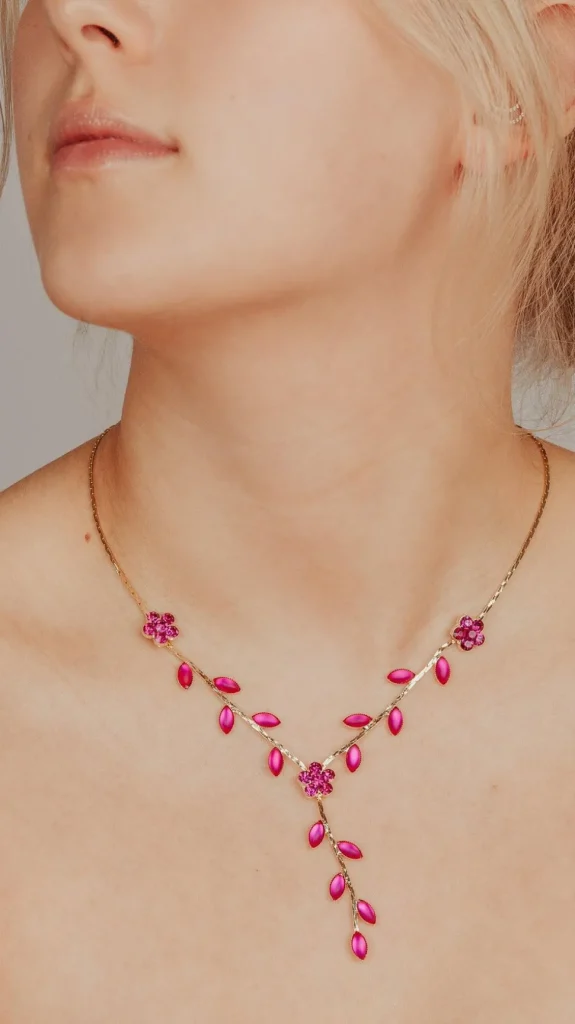 Juhlakoru, Julia (fuksia, kulta)