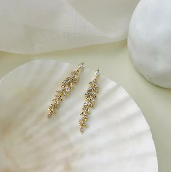 Juhlakorvakorut, ROMANCE | Elegant Leaf Earrings in Gold