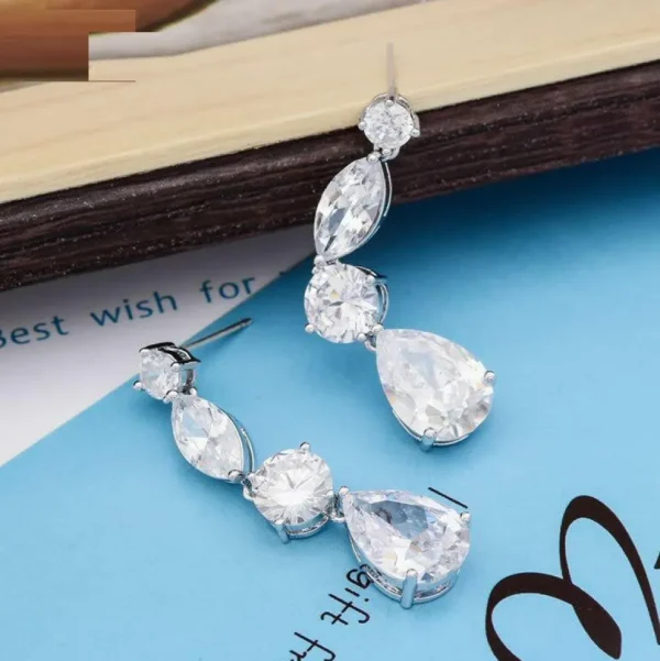 Juhlakorvakorut, ROMANCE/Luxurious Teardrop Earrings in Silver