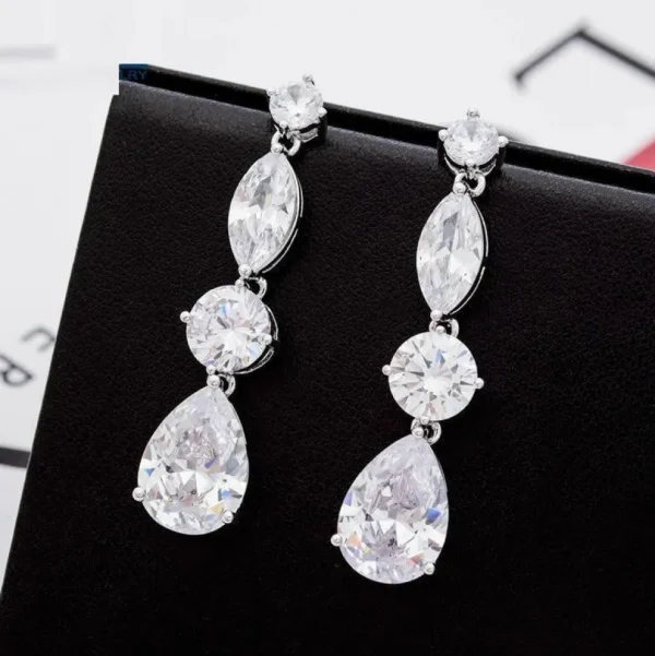 Juhlakorvakorut, ROMANCE/Luxurious Teardrop Earrings in Silver