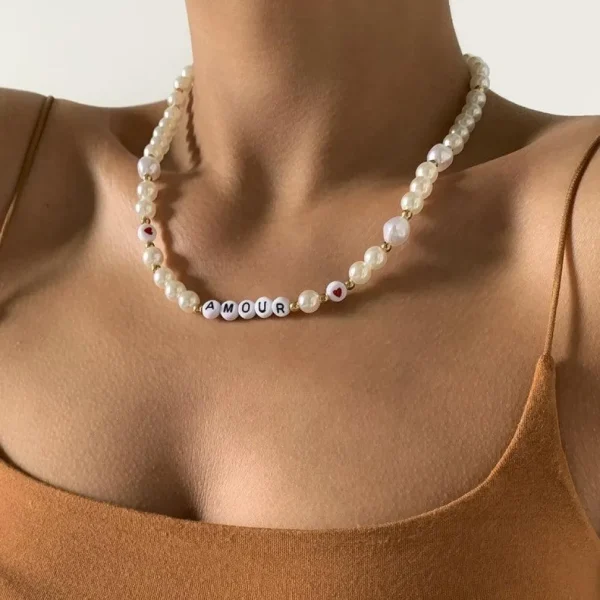 Kaulakoru, FRENCH RIVIERA | Amour Necklace -helmikaulakoru tekstillä
