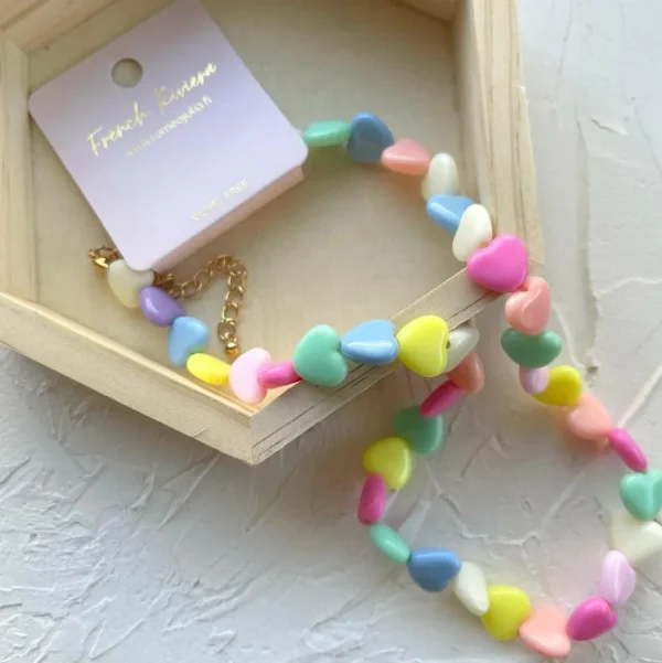 Kaulakoru, FRENCH RIVIERA | Heart Necklace -pastellinsävyinen sydänkoru