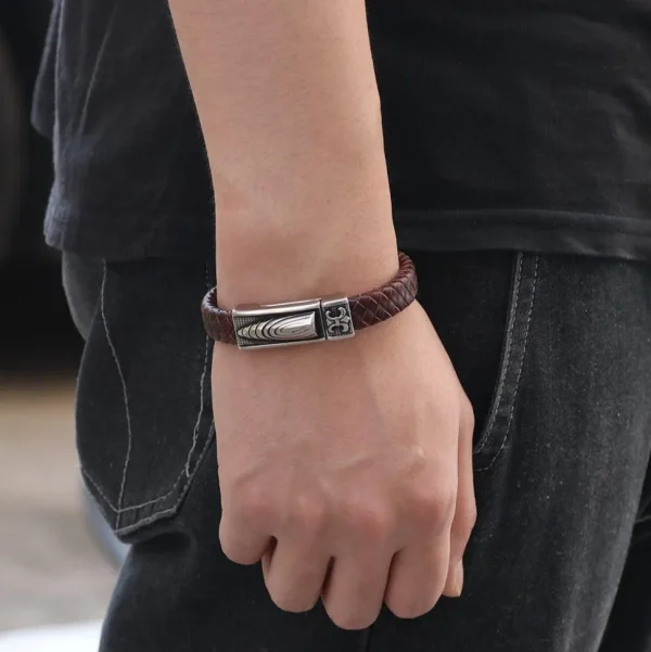 Keinonahkainen rannekoru, Black Faux Leather Bracelet with Bullet