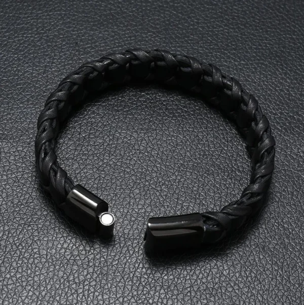 Keinonahkainen rannekoru, Stylish Black Faux Leather Bracelet