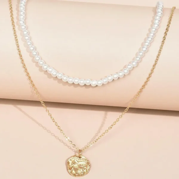 Kerroskaulakoru, FRENCH RIVIERA | Delicate Pearl Layer Necklace in Gold