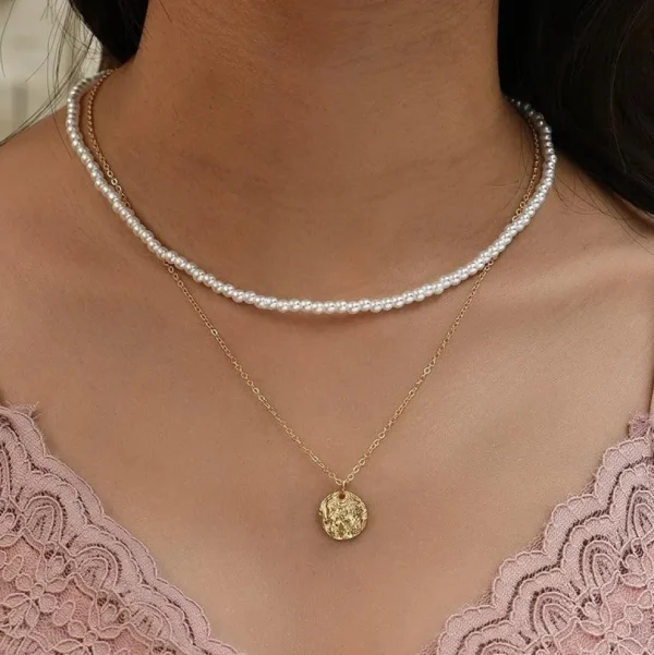 Kerroskaulakoru, FRENCH RIVIERA | Delicate Pearl Layer Necklace in Gold