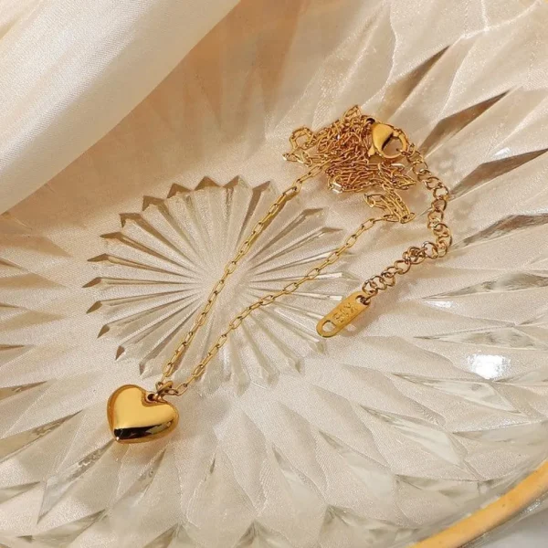 Kirurginteräskaulakoru, Gold Heart -kultasydän