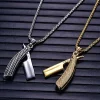 Kirurginteräsriipus, Razor Pendant