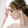 Korvakorut, ATHENA BRIDAL | Cécile-valkoiset ruusukorvakorut