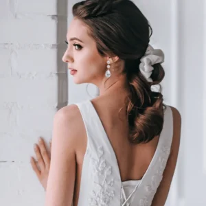 Korvakorut, ATHENA BRIDAL | Exquisite Earrings -hopeanväriset pisarat