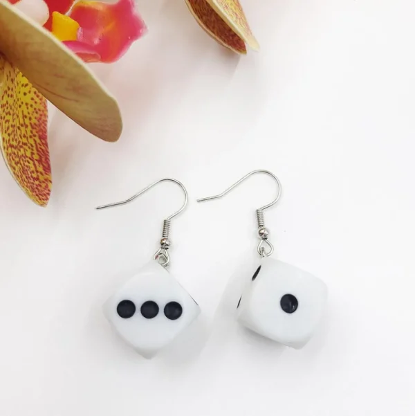 Korvakorut, Dice Earrings -valkoiset noppakorvakorut