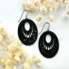 Korvakorut, Oval Black Lace -mustat pitsikoristeiset puukorvakorut